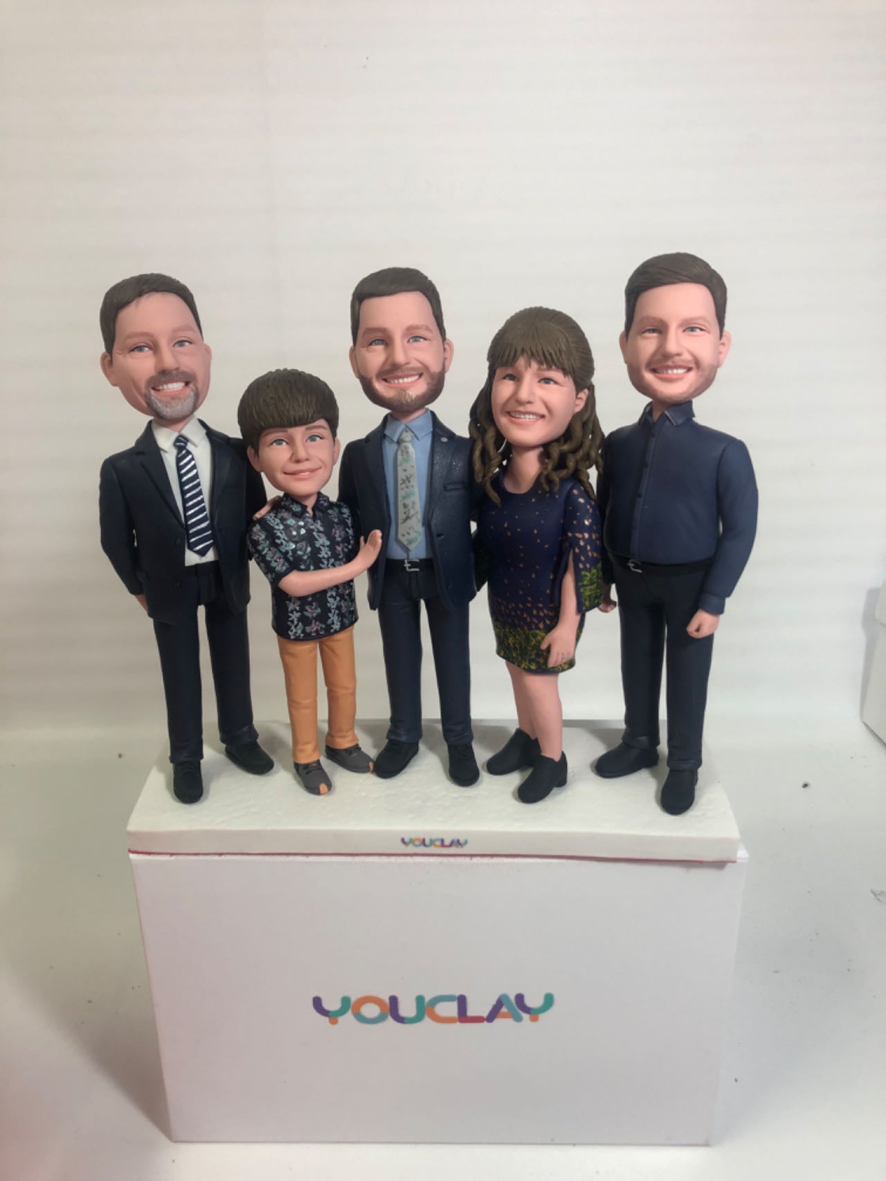 Cinq figurines à tête branlante entièrement personnalisables (personne ou animal de compagnie)