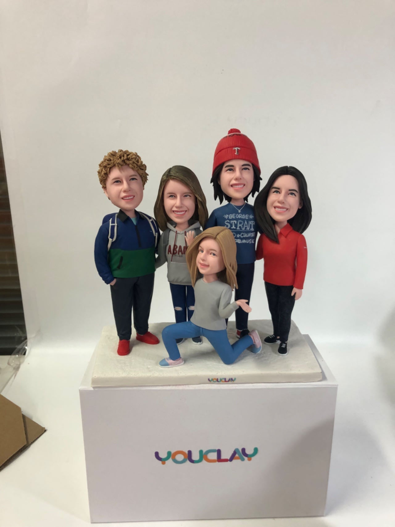 Cinq figurines à tête branlante entièrement personnalisables (personne ou animal de compagnie)