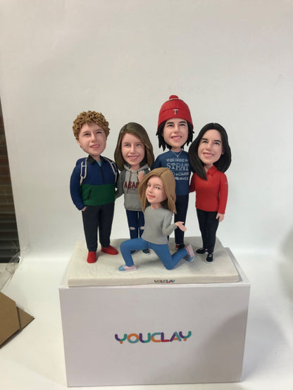 Cinq figurines à tête branlante entièrement personnalisables (personne ou animal de compagnie)