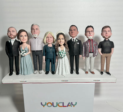Huit figurines à tête branlante entièrement personnalisables (personne ou animal de compagnie) séparées ou entières