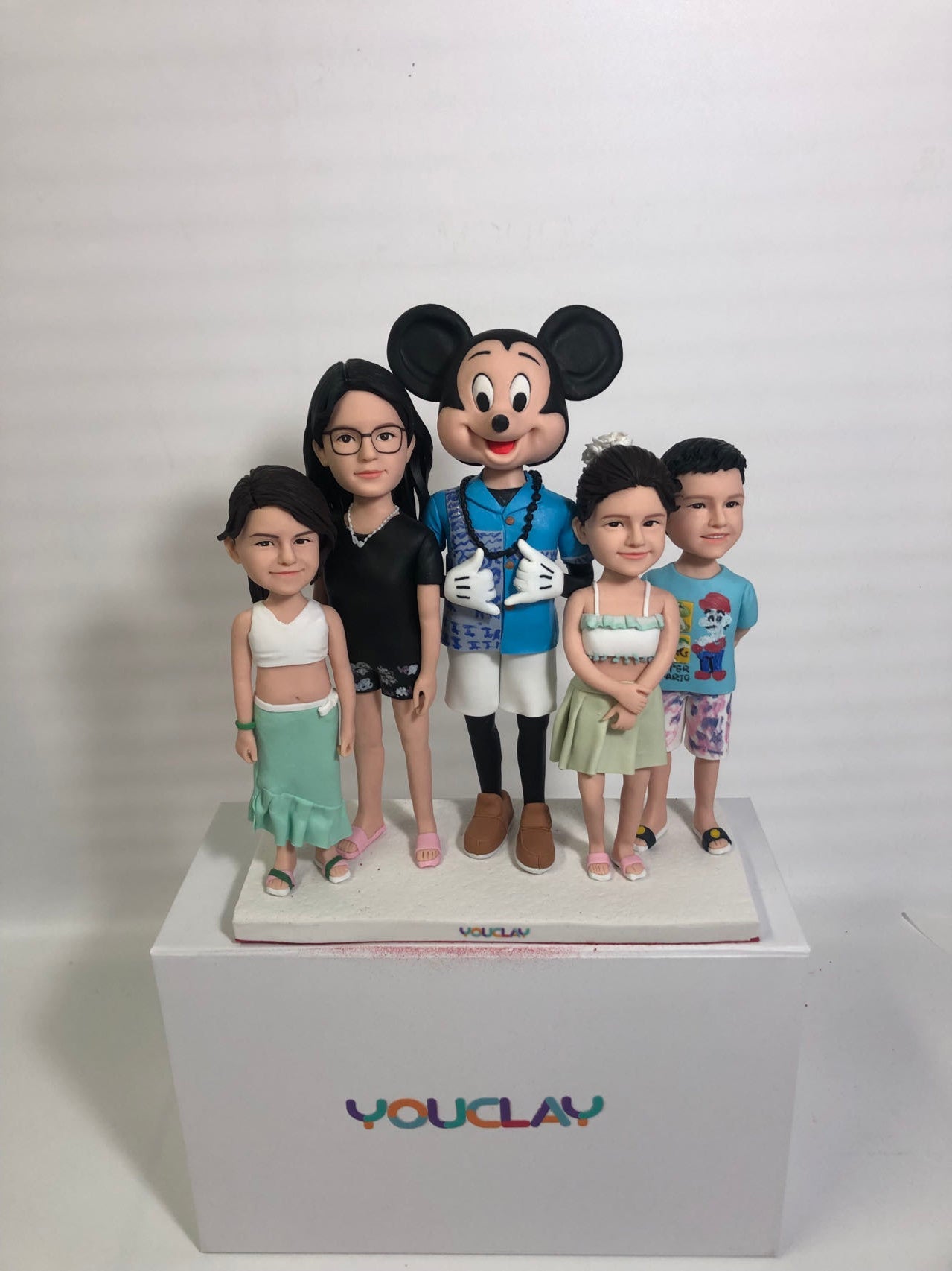 Fully Customizable Five Bobbleheads（person or pet）