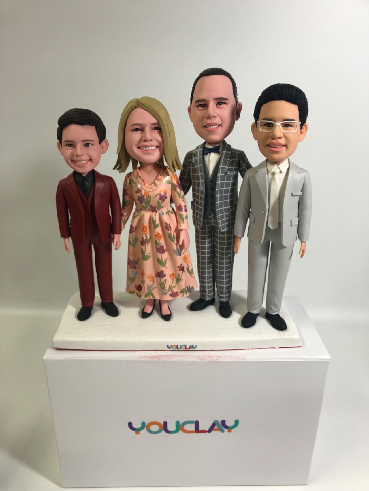 Quatre figurines à tête branlante entièrement personnalisables (personne ou animal de compagnie)