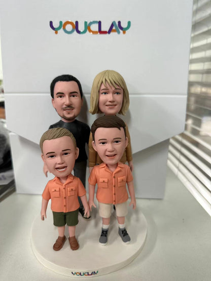 Quatre figurines à tête branlante entièrement personnalisables (personne ou animal de compagnie)