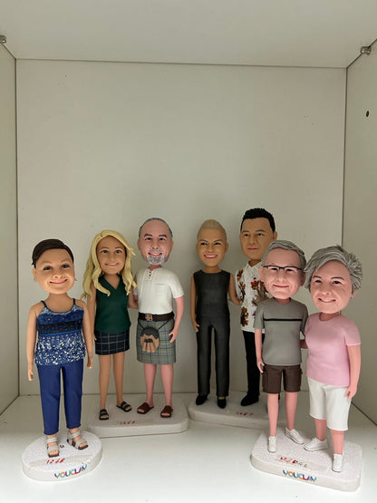 Sept figurines à tête branlante entièrement personnalisables (personne ou animal de compagnie) séparées ou entières